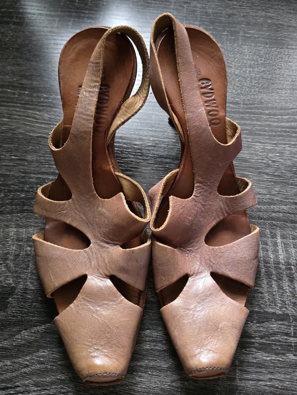 Cydwoq Leather Heels